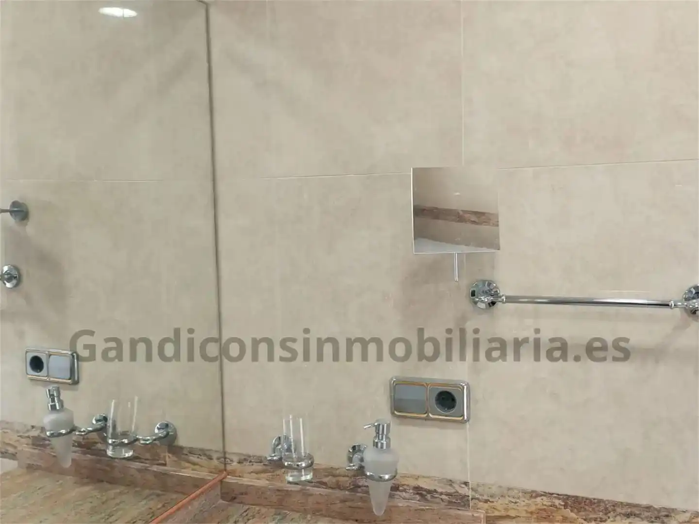 Bany de Pis en venda en Gandia amb Aire condicionat i Balcó