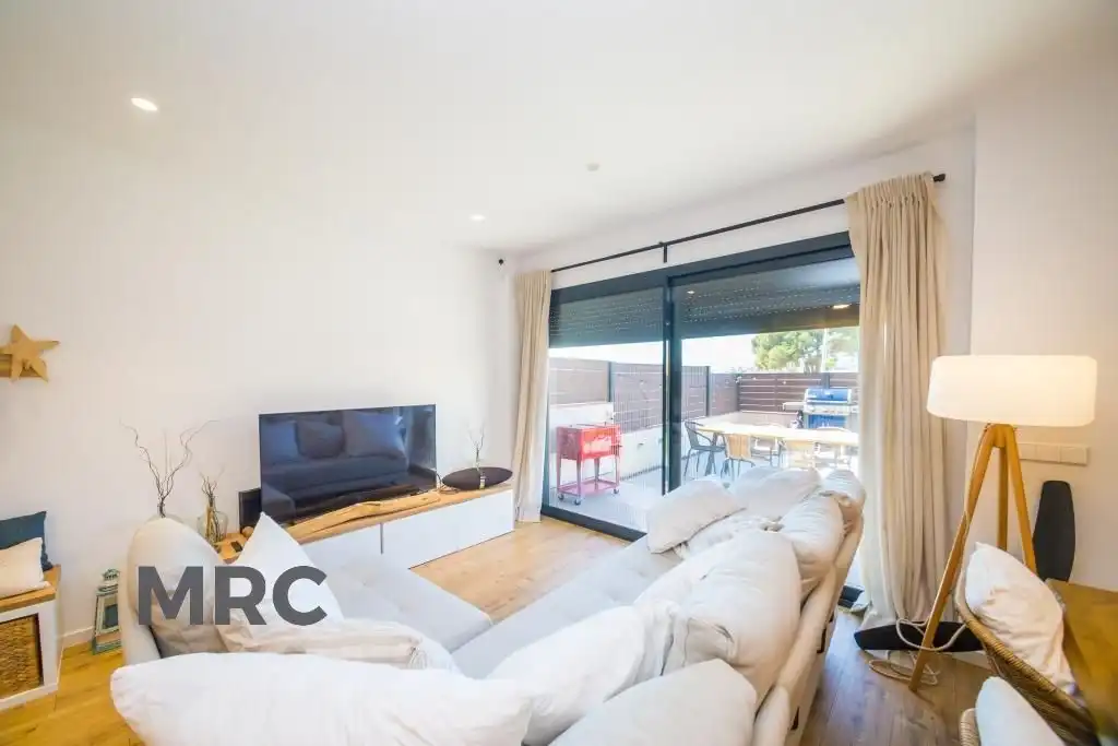 Sala de estar de Piso en venta en Calonge i Sant Antoni con Calefacción, Parquet y Terraza