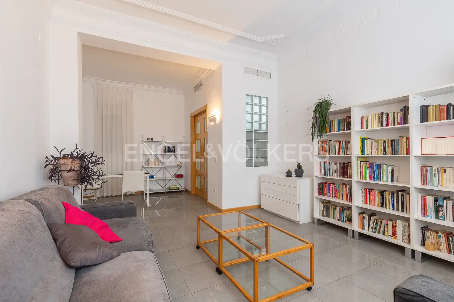 Living room of Flat for sale in Valencia  with Air Conditioner, Heating and Furnished