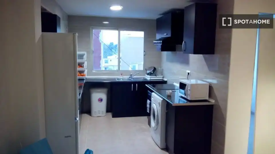 Cocina de Piso para compartir en Moncada con Aire acondicionado, Calefacción y Amueblado