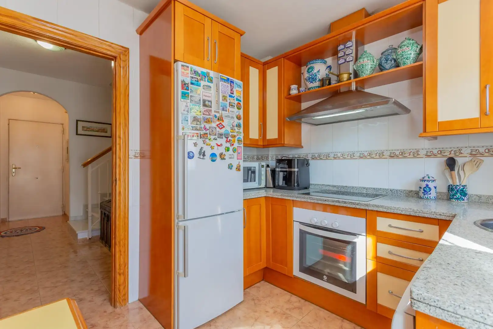 Cuina de Casa adosada en venda en Cúllar Vega amb Aire condicionat, Calefacció i Moblat