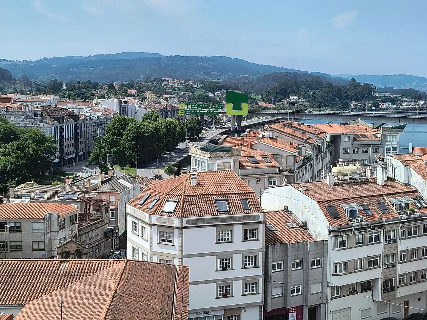 Vista exterior de Pis de lloguer en Pontevedra Capital  amb Calefacció i Moblat
