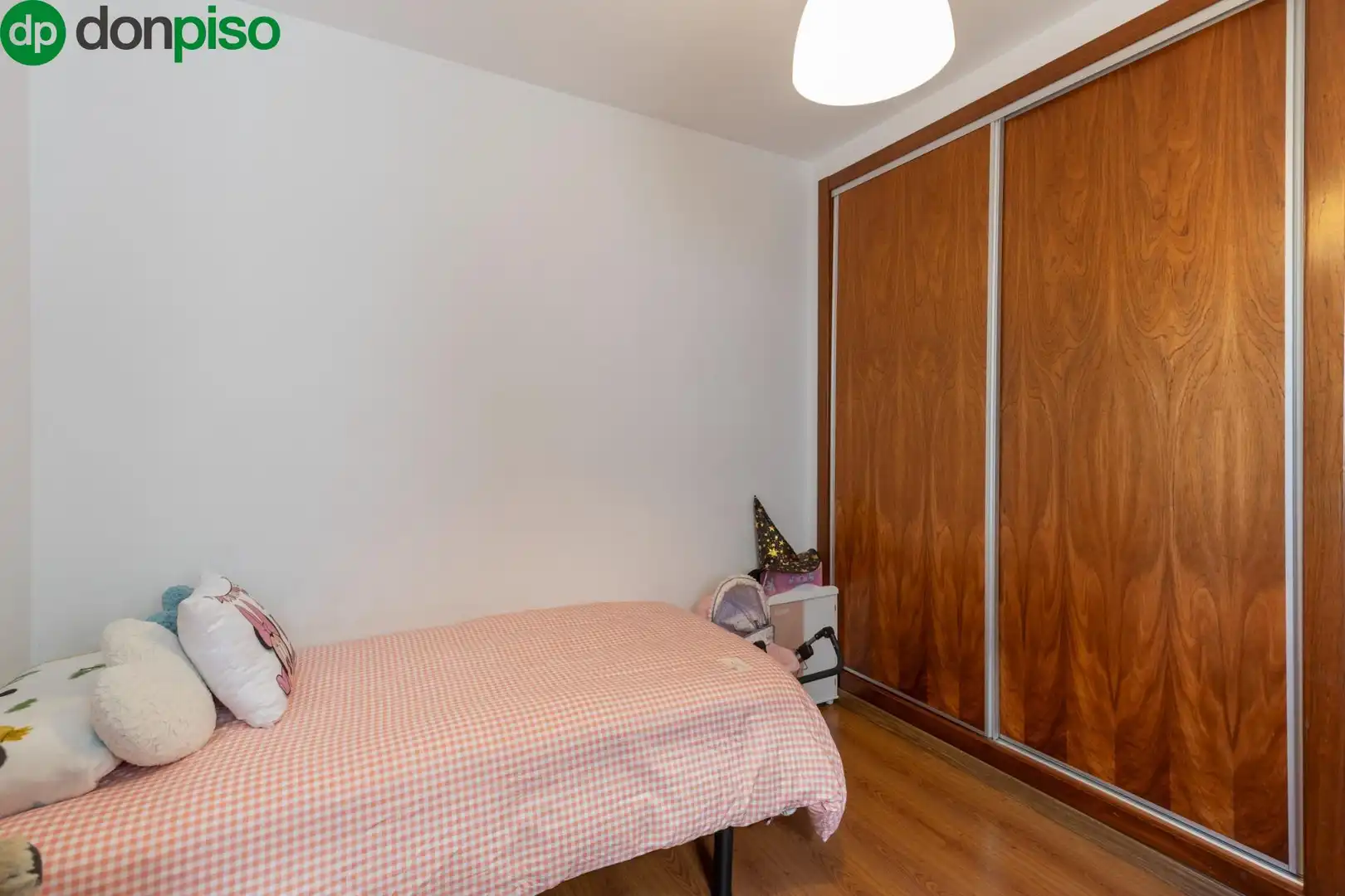 Schlafzimmer von Dachboden zum Verkauf in Armilla mit Klimaanlage, Terrasse und Abstellraum