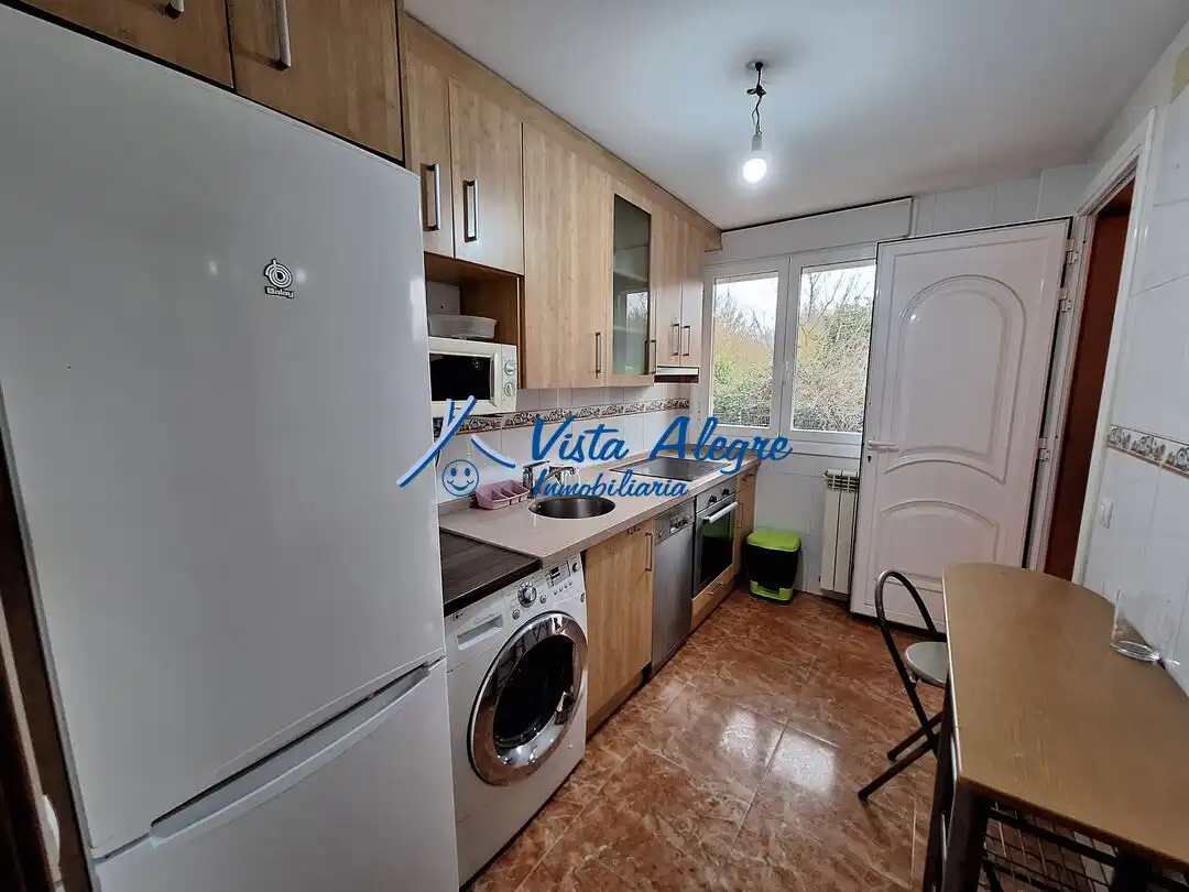 Cocina de Piso en venta en Anguciana con Calefacción, Trastero y Piscina