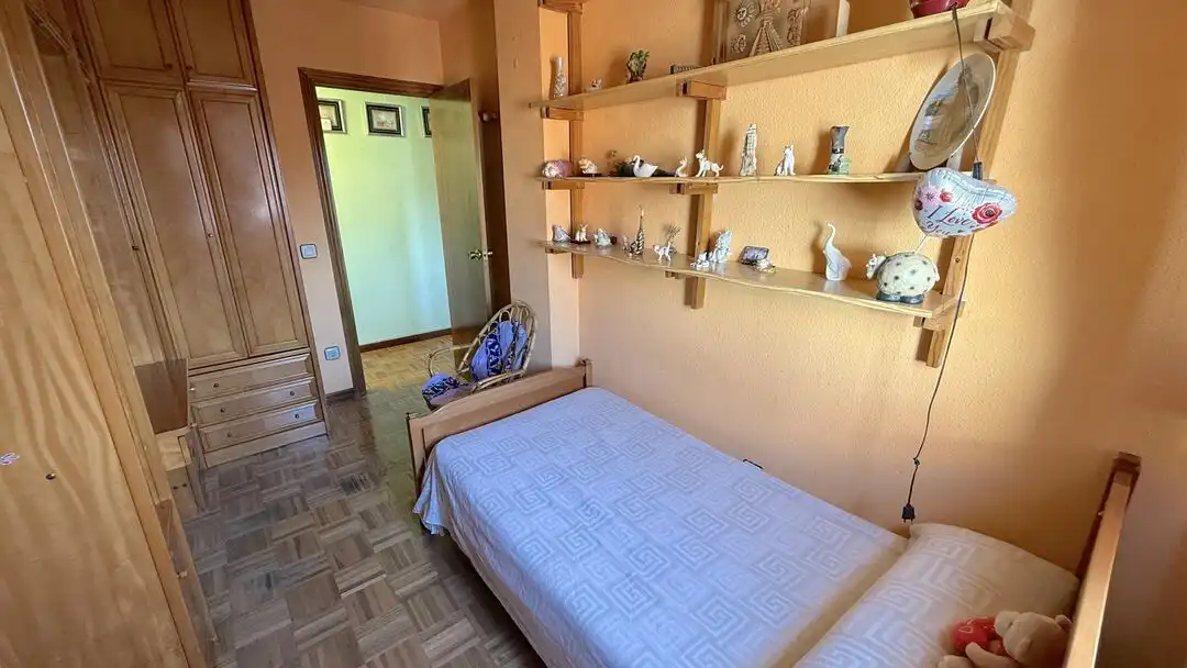 Habitación de Piso en venta en San Fernando de Henares con Calefacción y Trastero