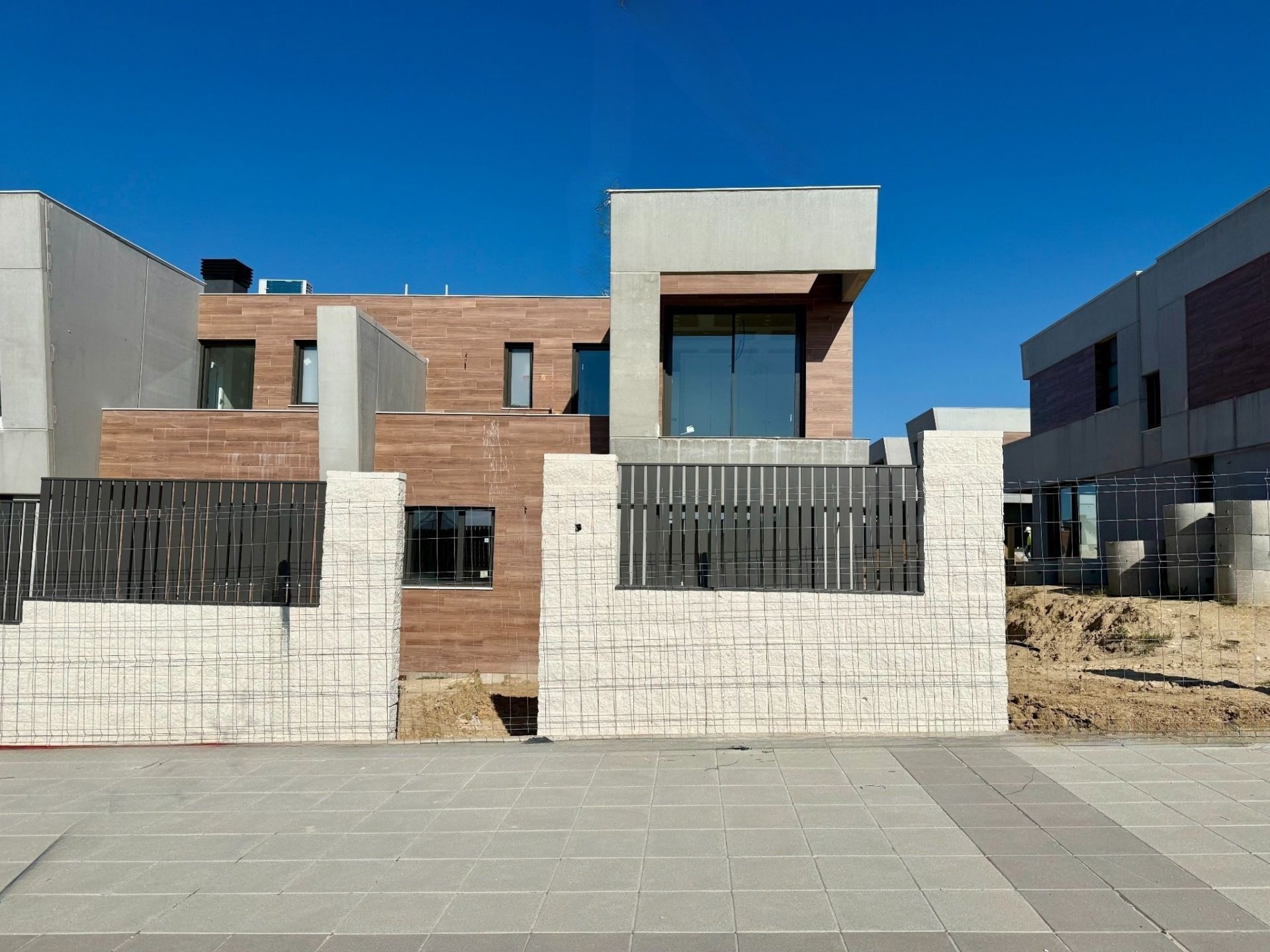 Exterior view of Single-family semi-detached for sale in Villaviciosa de Odón  with Heating, Private garden and Terrace