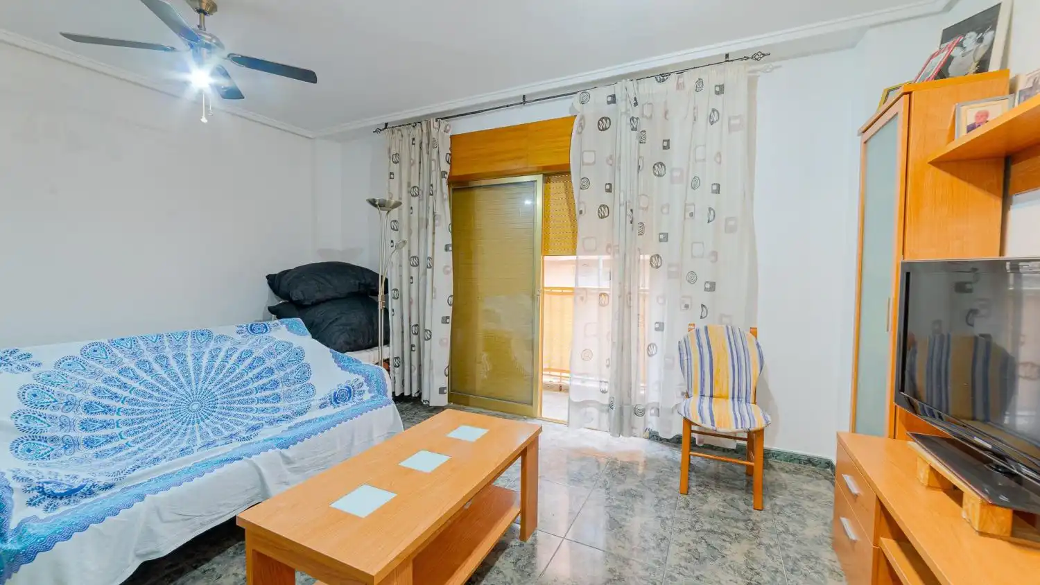Habitación de Casa adosada en venta en Orihuela con Terraza y Balcón