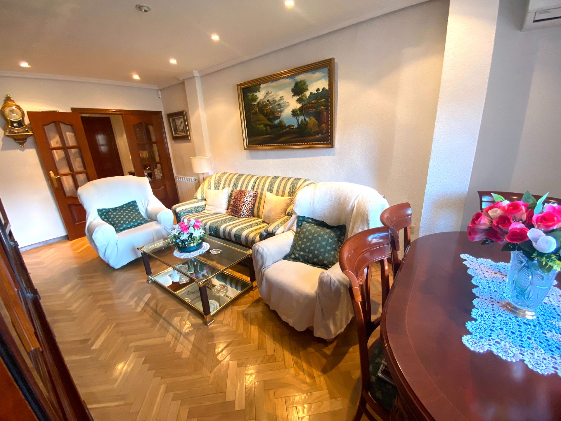Living room of Flat for sale in  Madrid Capital  with Air Conditioner, Heating and Parquet flooring