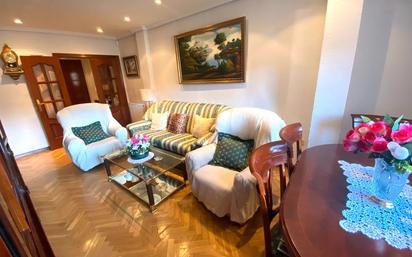 Sala d'estar de Pis en venda en  Madrid Capital amb Aire condicionat, Calefacció i Parquet