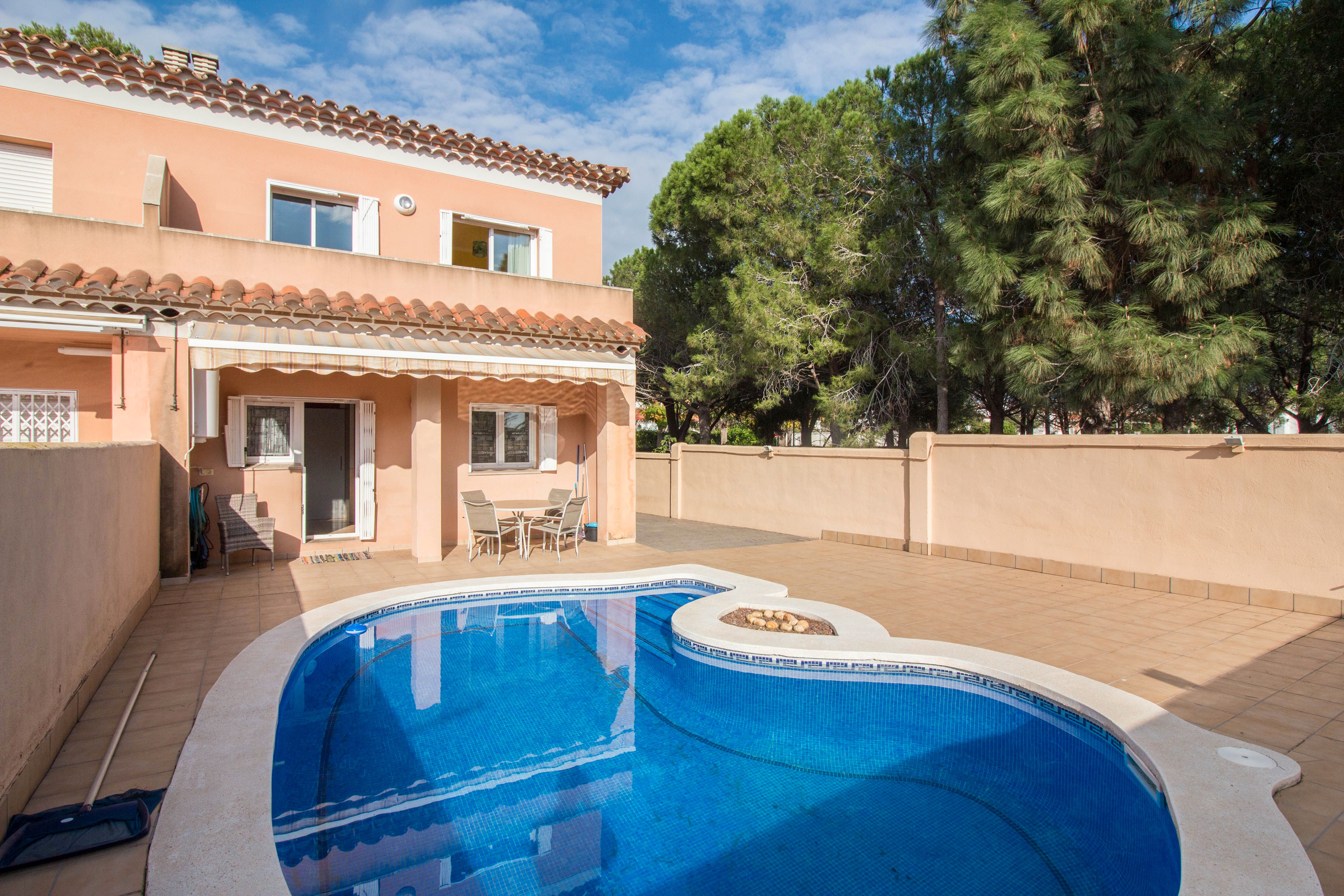 House or chalet for sale in Centre