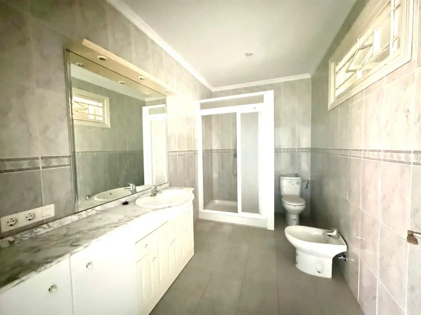 Baño de Piso en venta en Málaga con Terraza y Balcón