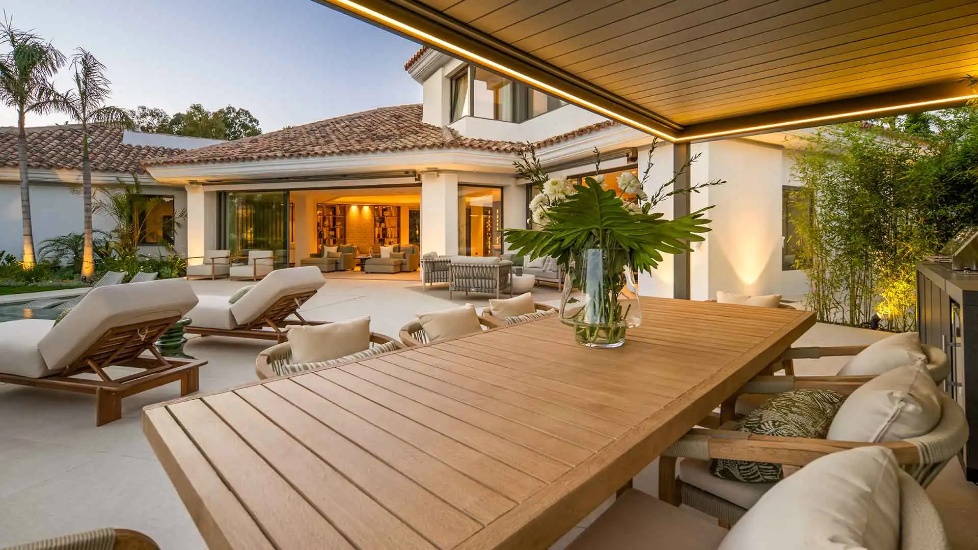 Terrassa de Casa o xalet en venda en Benahavís amb Aire condicionat, Jardí privat i Terrassa