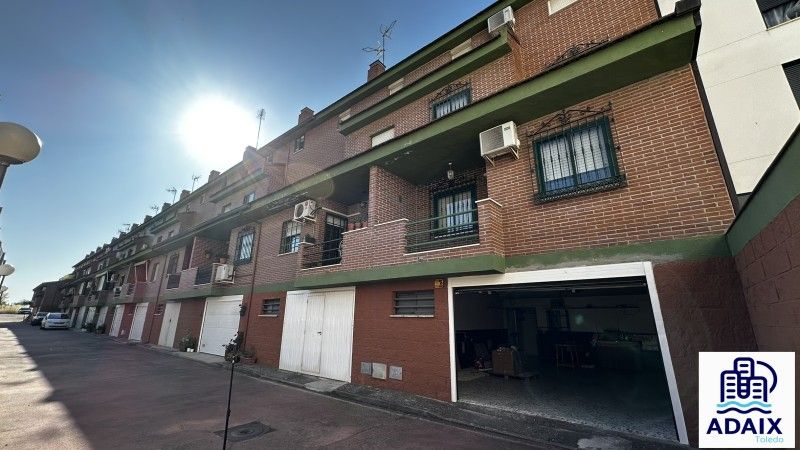 Exterior view of Single-family semi-detached for sale in  Toledo Capital  with Air Conditioner, Heating and Swimming Pool