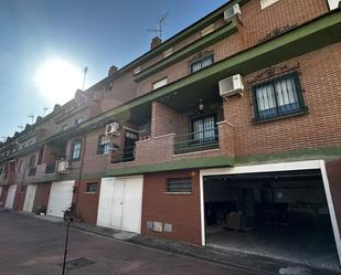 Exterior view of Single-family semi-detached for sale in  Toledo Capital  with Air Conditioner, Heating and Swimming Pool