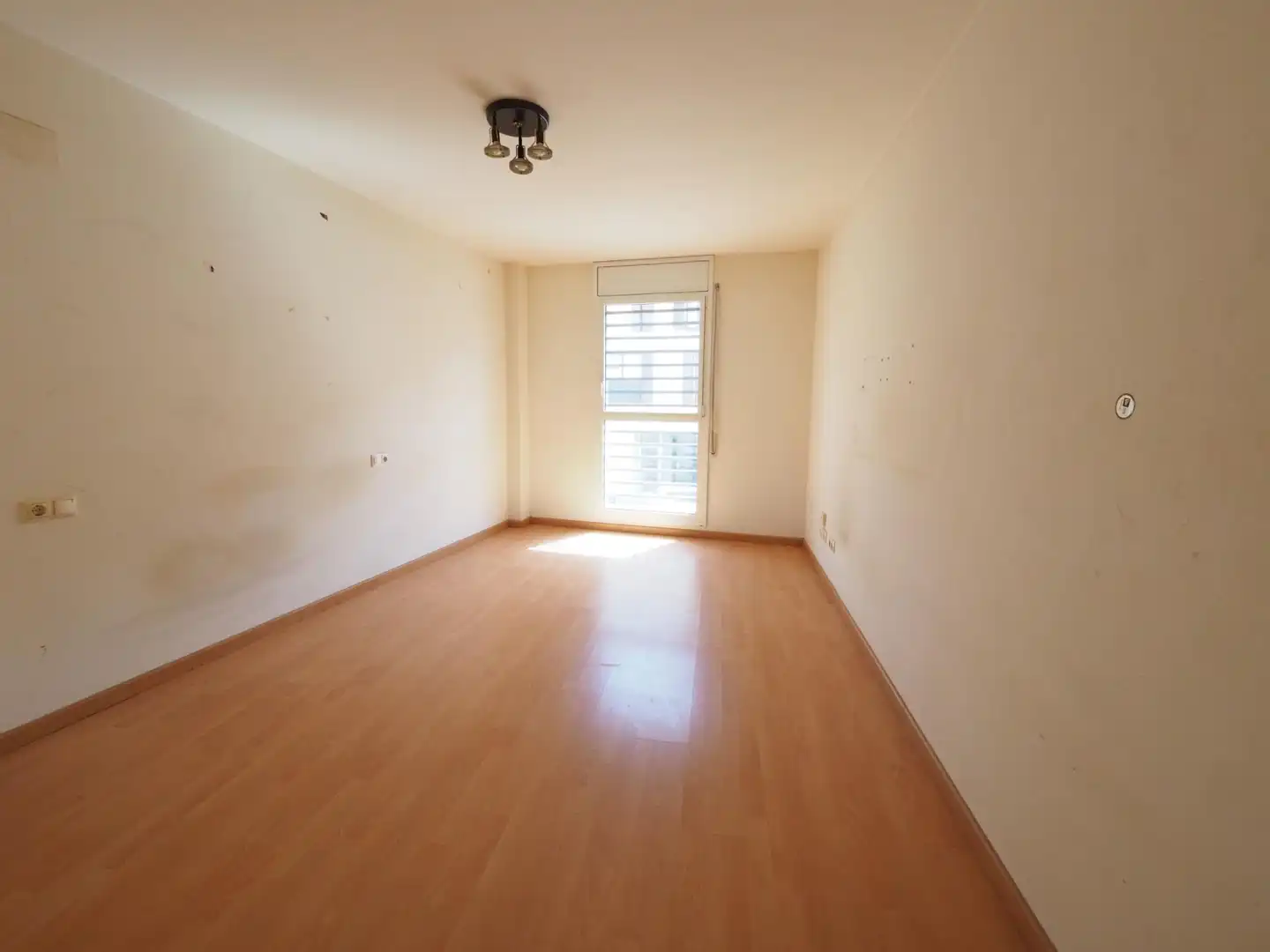 Schlafzimmer von Maisonette zum Verkauf in Vila-seca mit Parkett