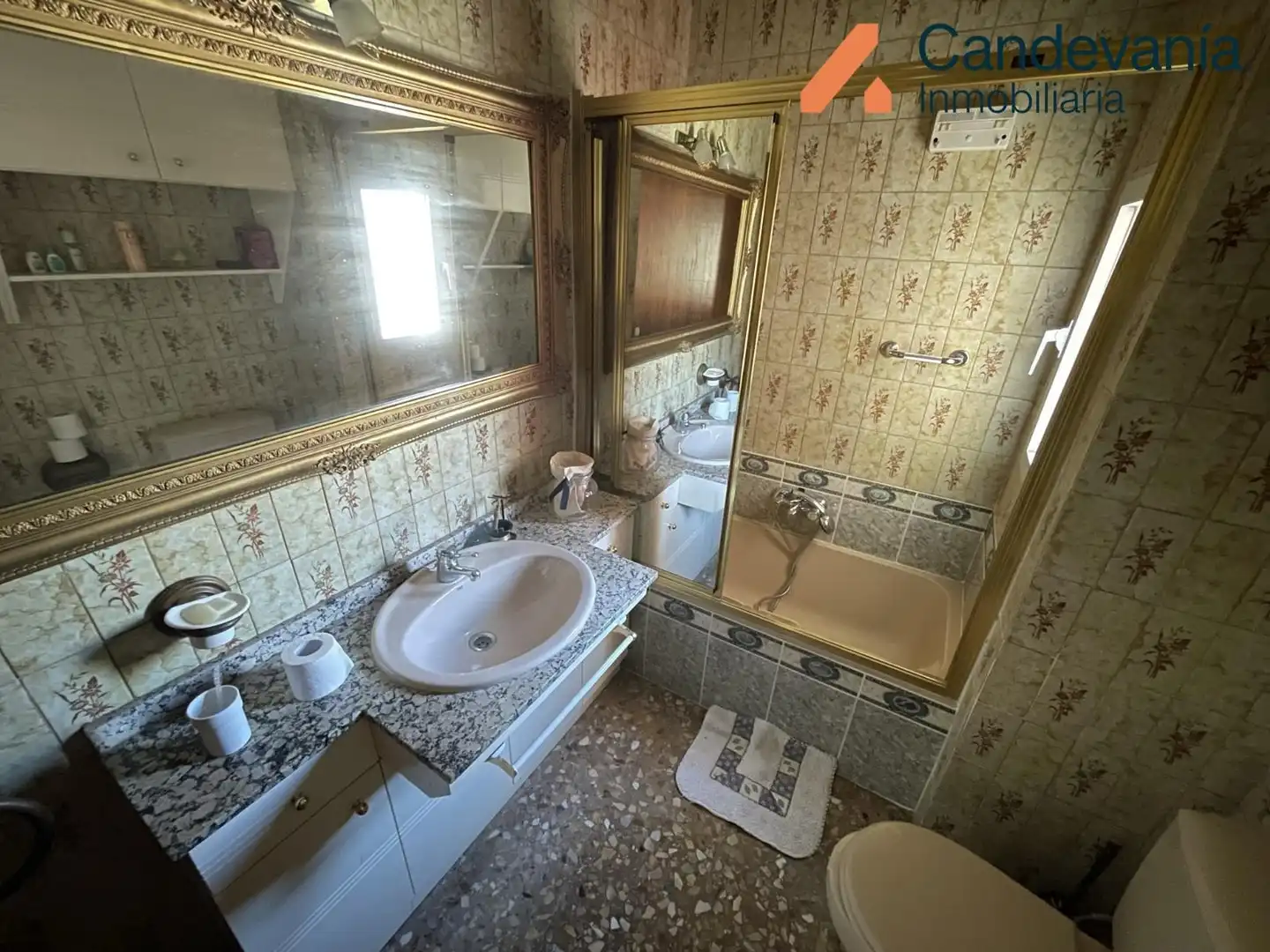 Baño de Casa o chalet en venta en Gurrea de Gállego con Calefacción, Jardín privado y Balcón