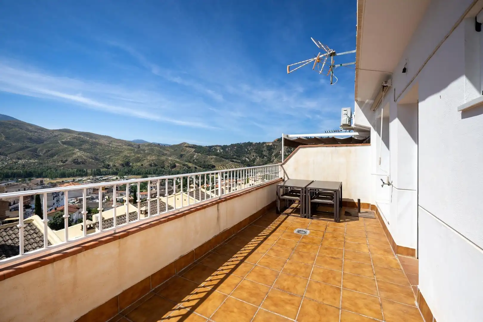 Casa aparellada amb terrassa en venda a Cenes de la Vega, imagen 41