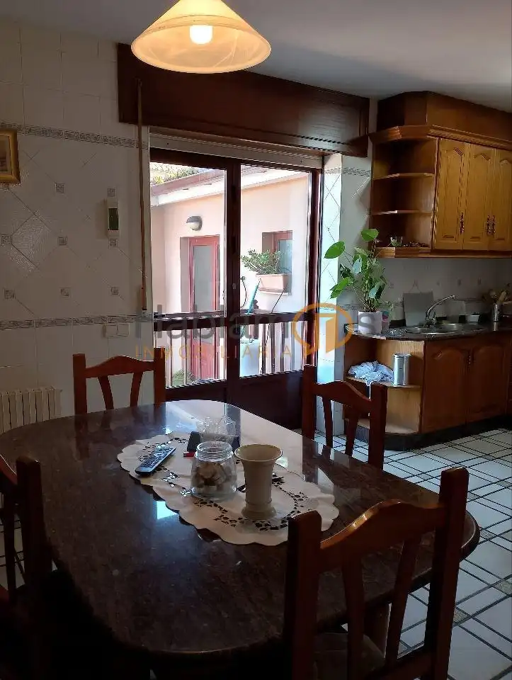 Menjador de Casa o xalet en venda en Vilagarcía de Arousa amb Calefacció, Jardí privat i Terrassa