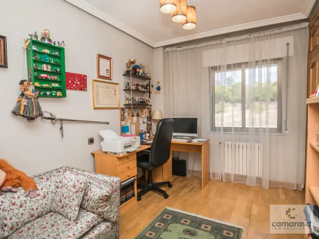 Habitación de Casa o chalet en venta en Ávila con Jardín privado, Piscina y Piscina comunitaria