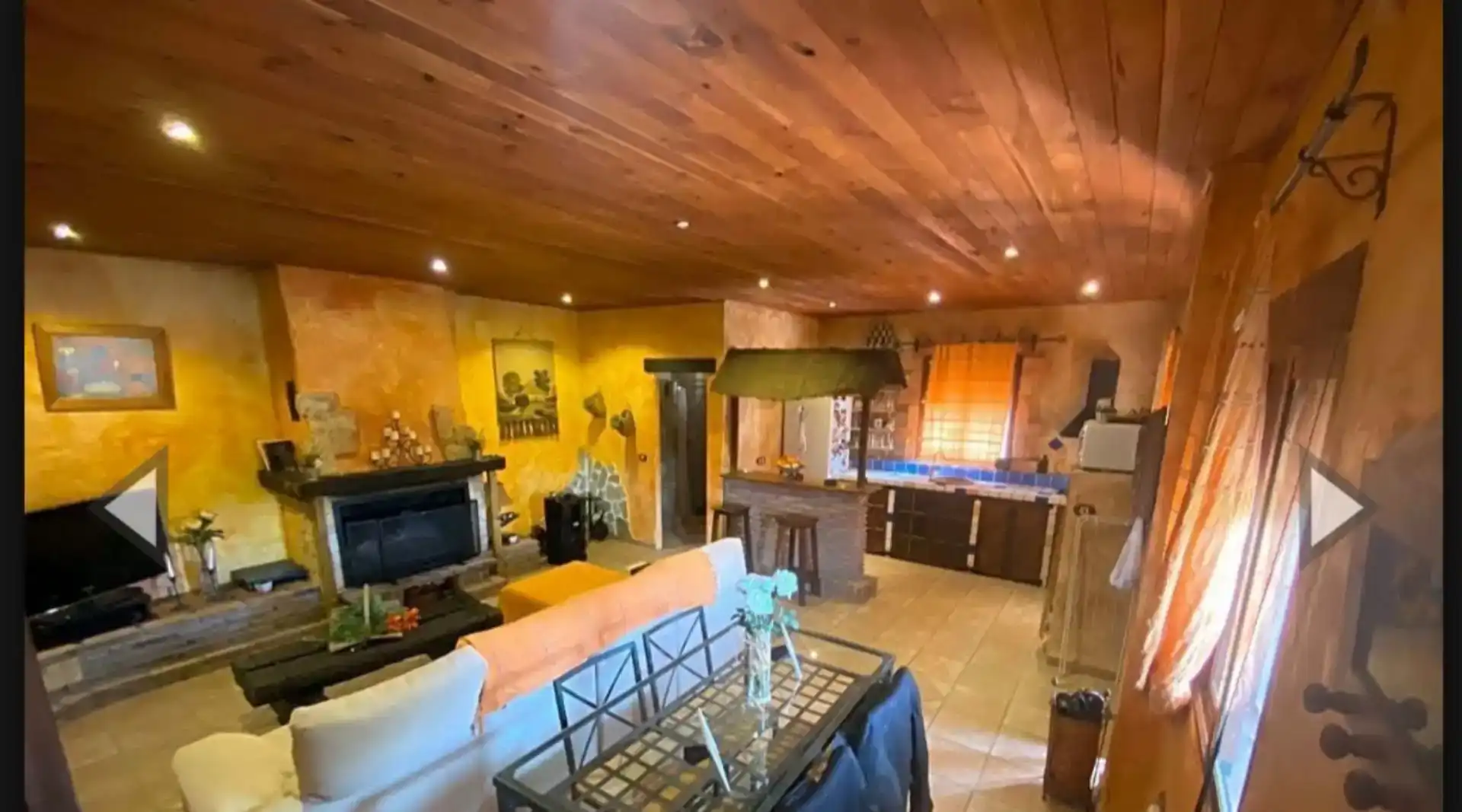 Sala d'estar de Finca rústica en venda en Riogordo amb Piscina