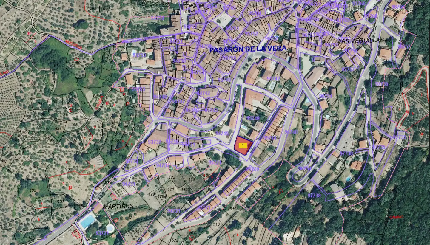 Außenansicht von Residential zum Verkauf in Pasarón de la Vera