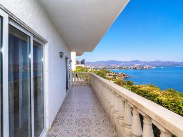 Casa amb balcó en venda a El Port de la Selva