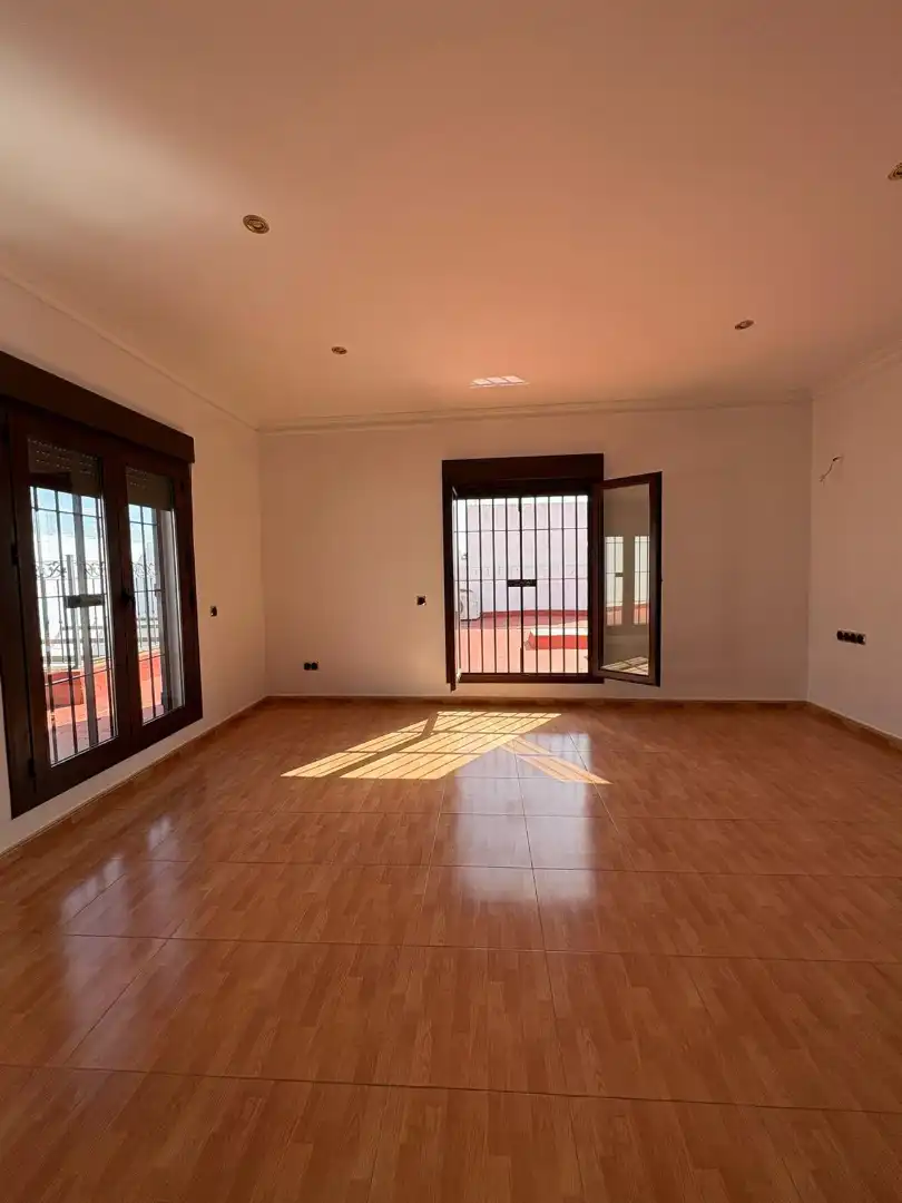 Casa adosada en venta en Carmona con Aire acondicionado, Terraza y Amueblado