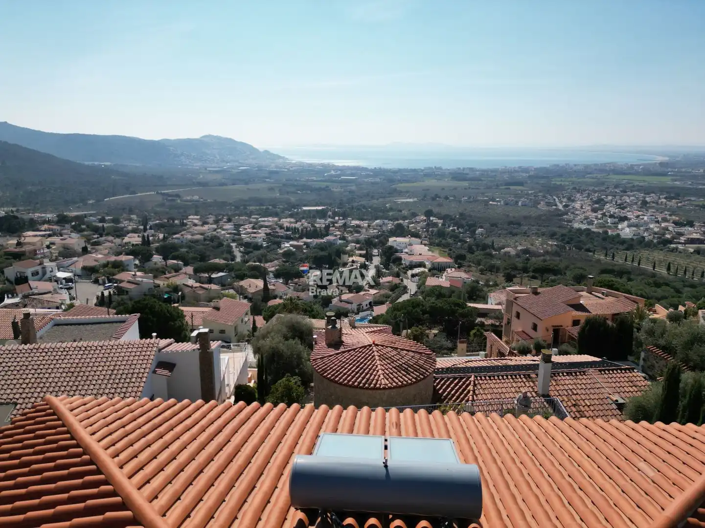 Vista exterior de Casa o xalet en venda en Roses amb Aire condicionat, Jardí privat i Piscina