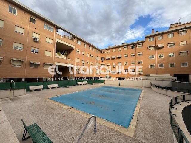 Vista exterior de Pis de lloguer en Alcobendas amb Parquet, Traster i Piscina