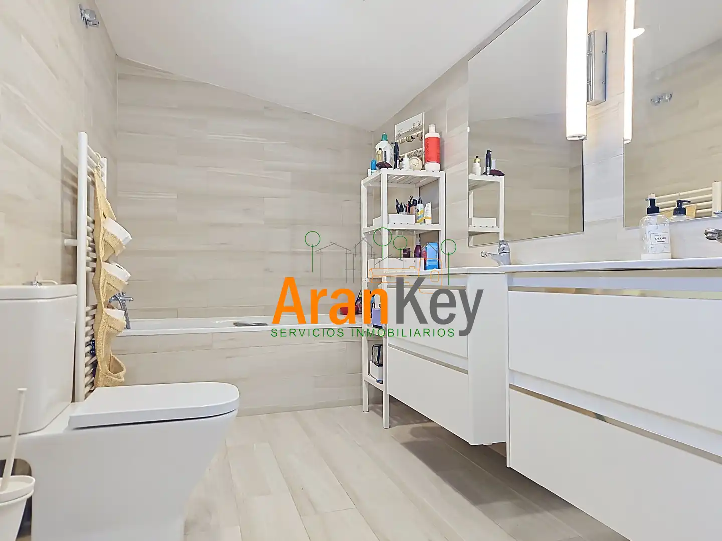 Bathroom of Houses for sale in Colmenar de Oreja  with Air Conditioner, Heating and Private garden