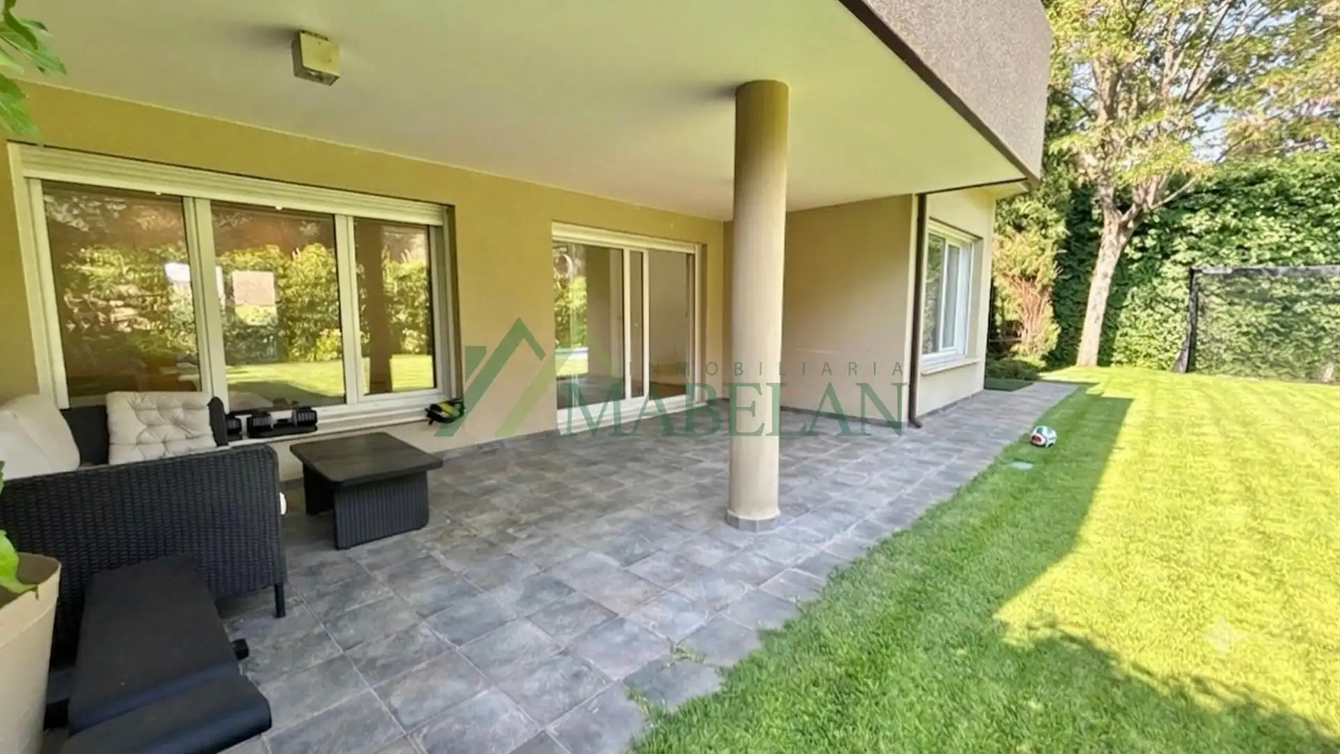 Terrasse von Einfamilien-Reihenhaus zur Miete in Madrid mit Klimaanlage, Privatgarten und Terrasse
