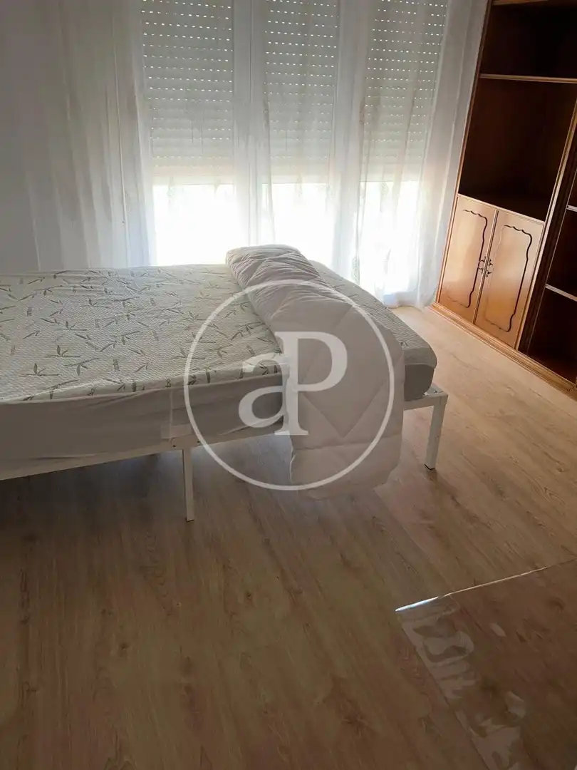 Habitación de Piso de alquiler en Valencia con Aire acondicionado, Calefacción y Amueblado
