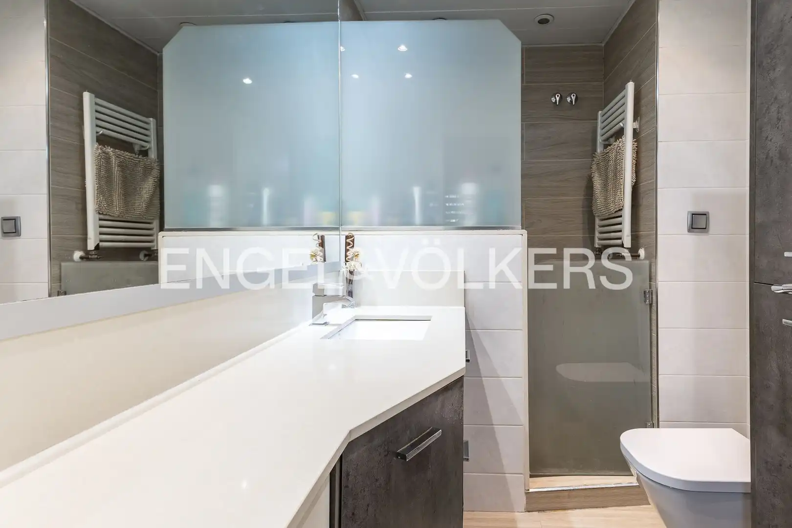 Bathroom of Houses for sale in Badalona  with Air Conditioner, Heating and Private garden