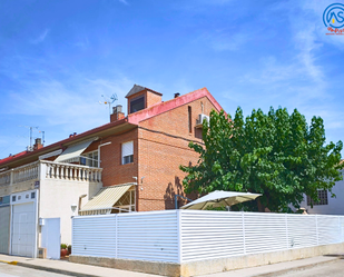 Exterior view of Single-family semi-detached for sale in Villanueva de Gállego  with Air Conditioner, Terrace and Balcony