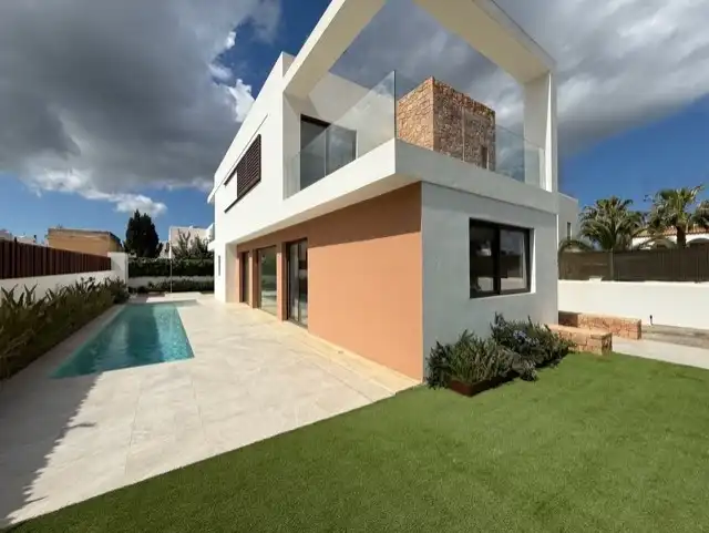 Vista exterior de Casa o xalet en venda en Santa Eulària des Riu amb Aire condicionat, Calefacció i Jardí privat