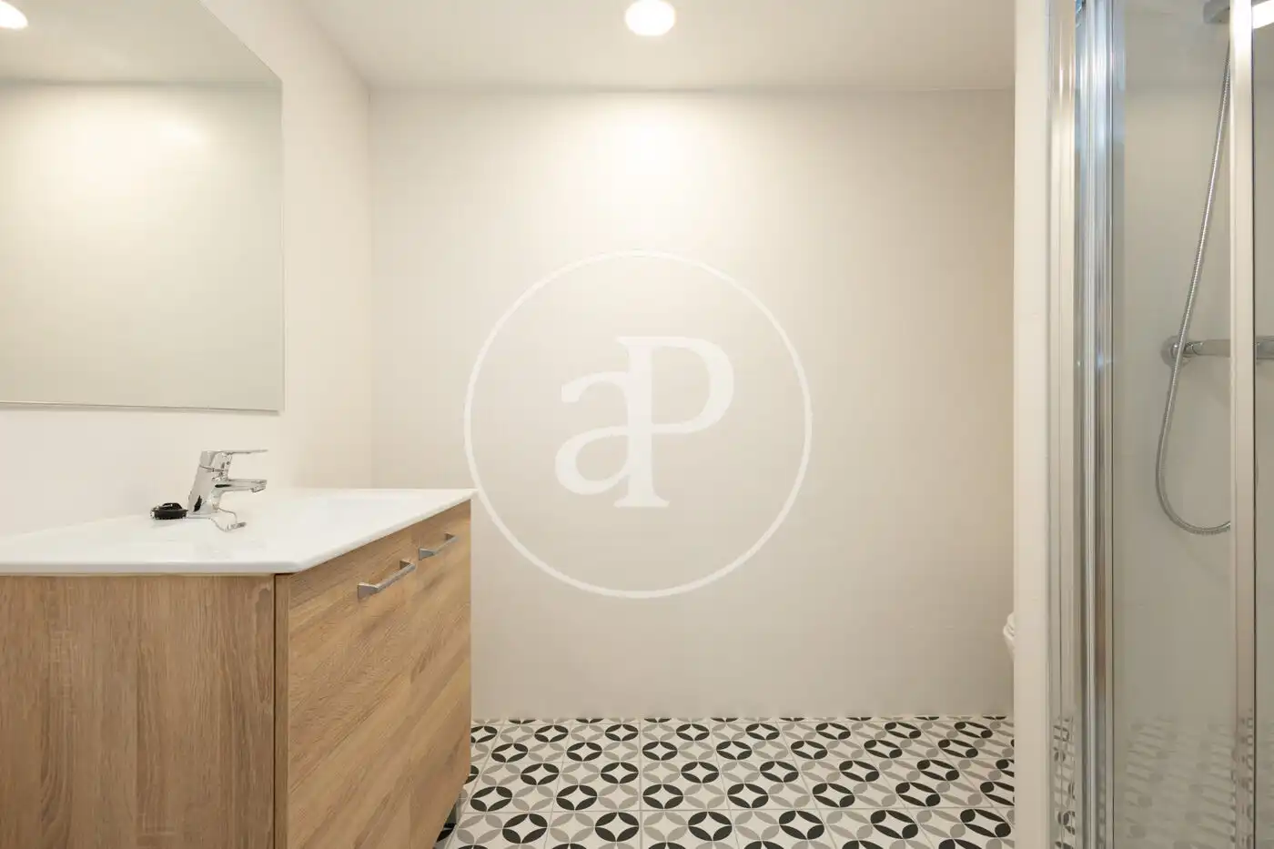 Badezimmer von Wohnung zum Verkauf in Barcelona mit Klimaanlage und Heizung