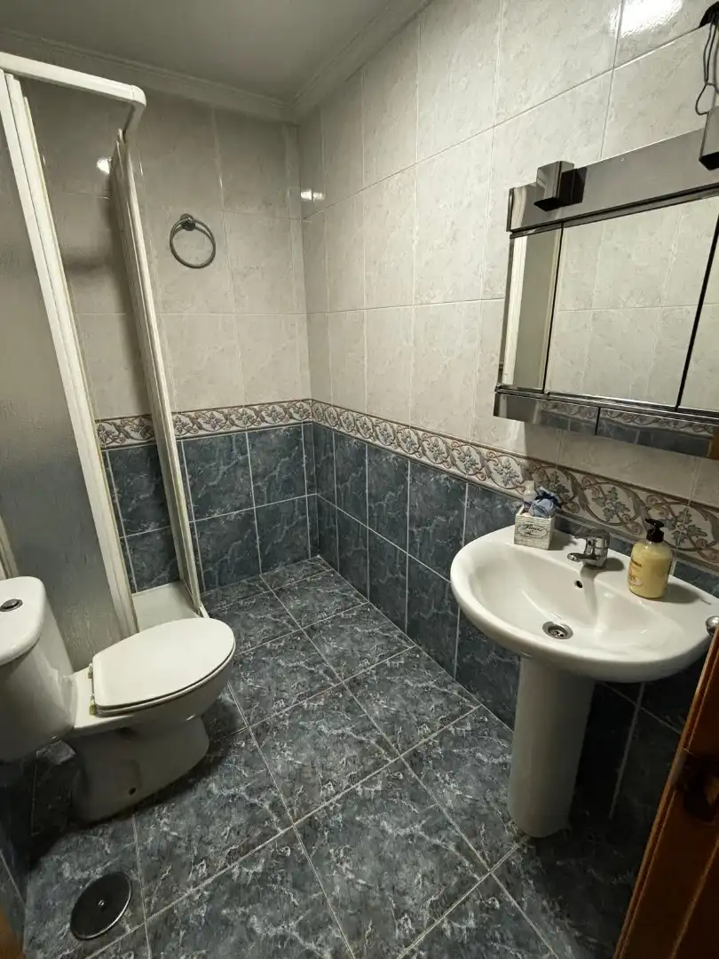 Badezimmer von Wohnung zum Verkauf in Quintanar del Rey mit Klimaanlage, Heizung und Terrasse