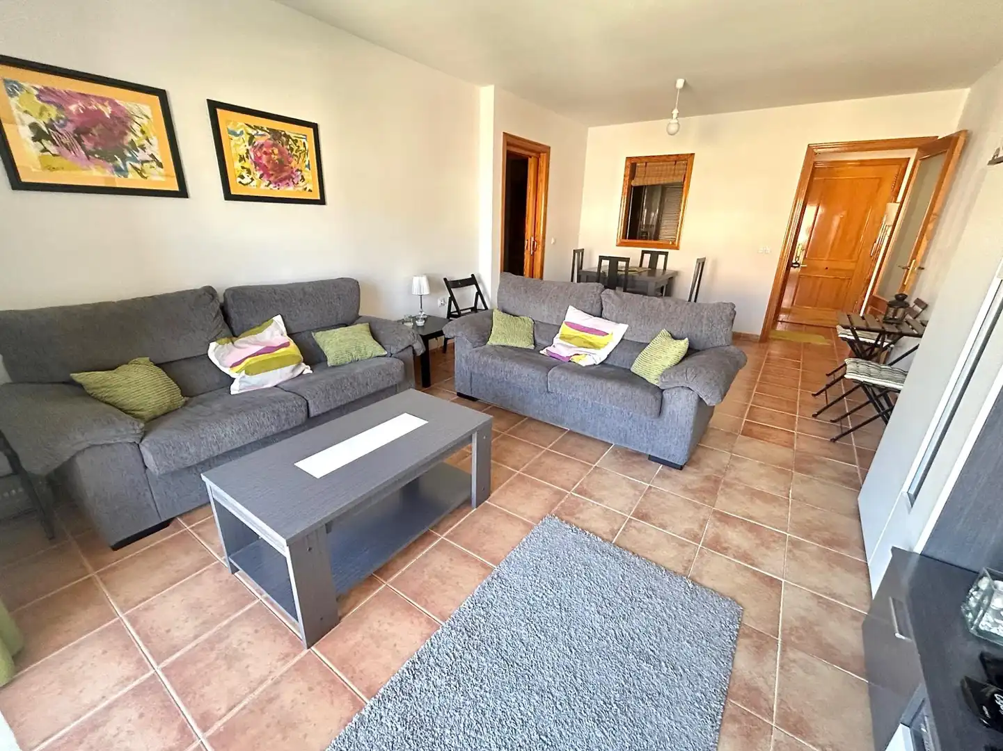 Sala de estar de Piso en venta en Roquetas de Mar con Terraza, Amueblado y Piscina comunitaria