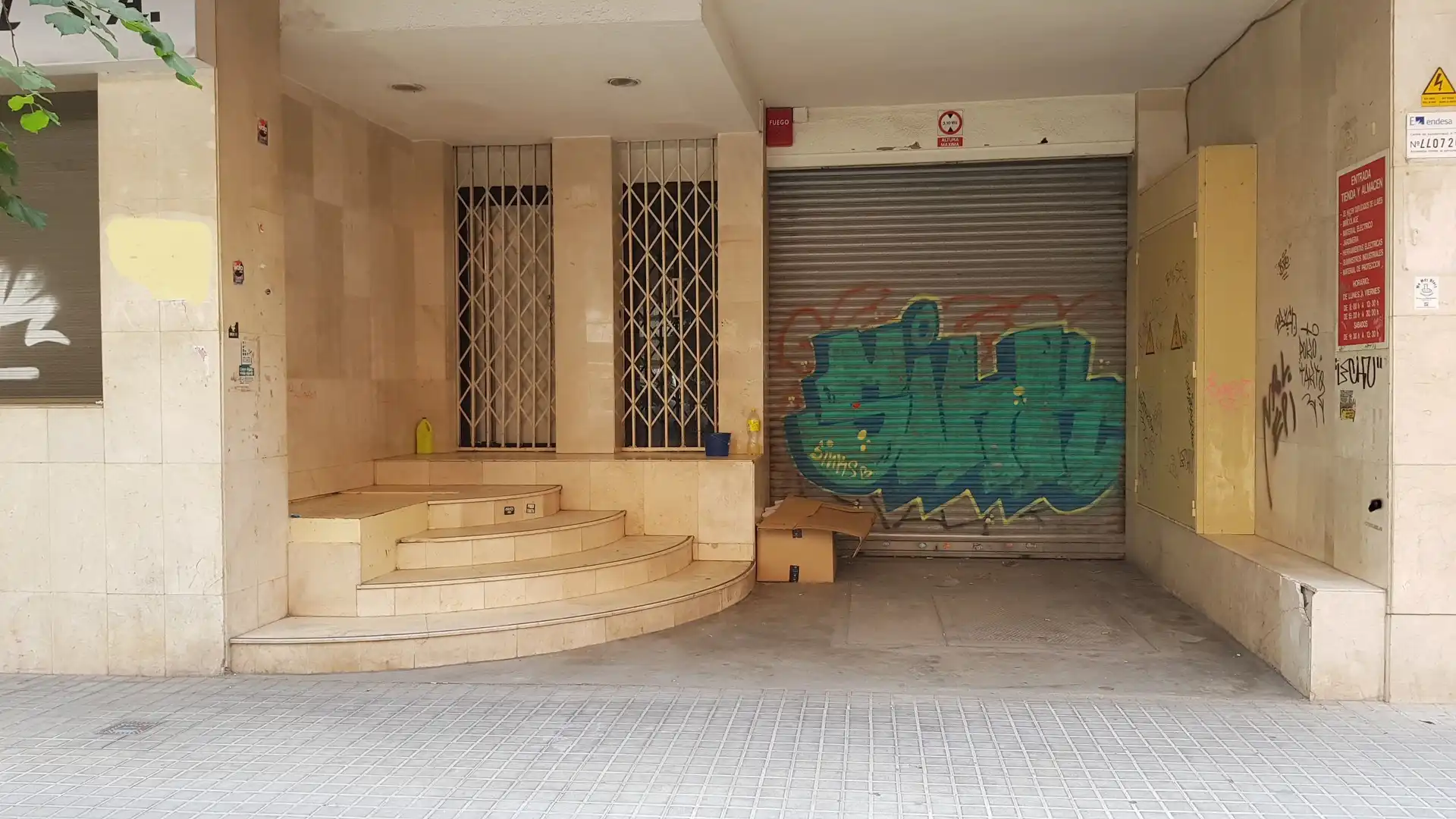 Fabrikhallen zum Verkauf in L'Hospitalet de Llobregat mit Heizung und Alarm