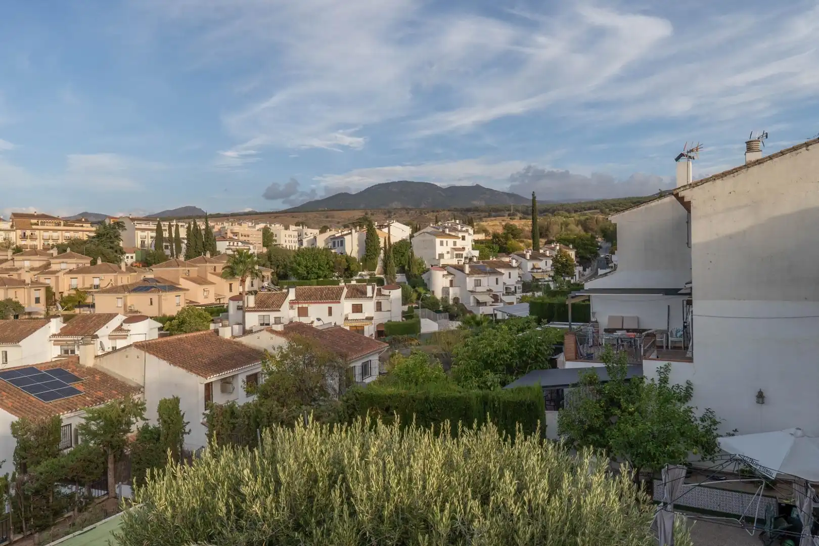 Vista exterior de Casa o chalet en venta en La Zubia con Calefacción, Jardín privado y Terraza