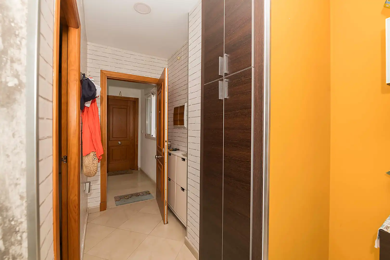 Flat with terrace for sale in Calle Zahara, imagen 3
