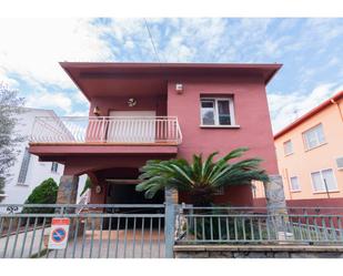 Vista exterior de Casa o xalet en venda en Mollet del Vallès amb Aire condicionat, Calefacció i Jardí privat