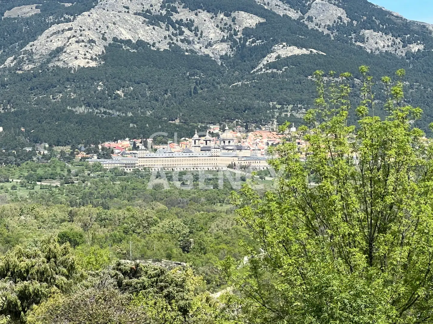 Vista exterior de Terreny en venda en El Escorial