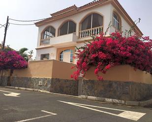 Vista exterior de Casa o xalet en venda en Arona amb Terrassa