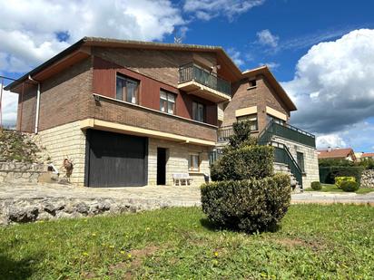 Vista exterior de Casa o xalet en venda en Beriáin amb Calefacció, Jardí privat i Traster