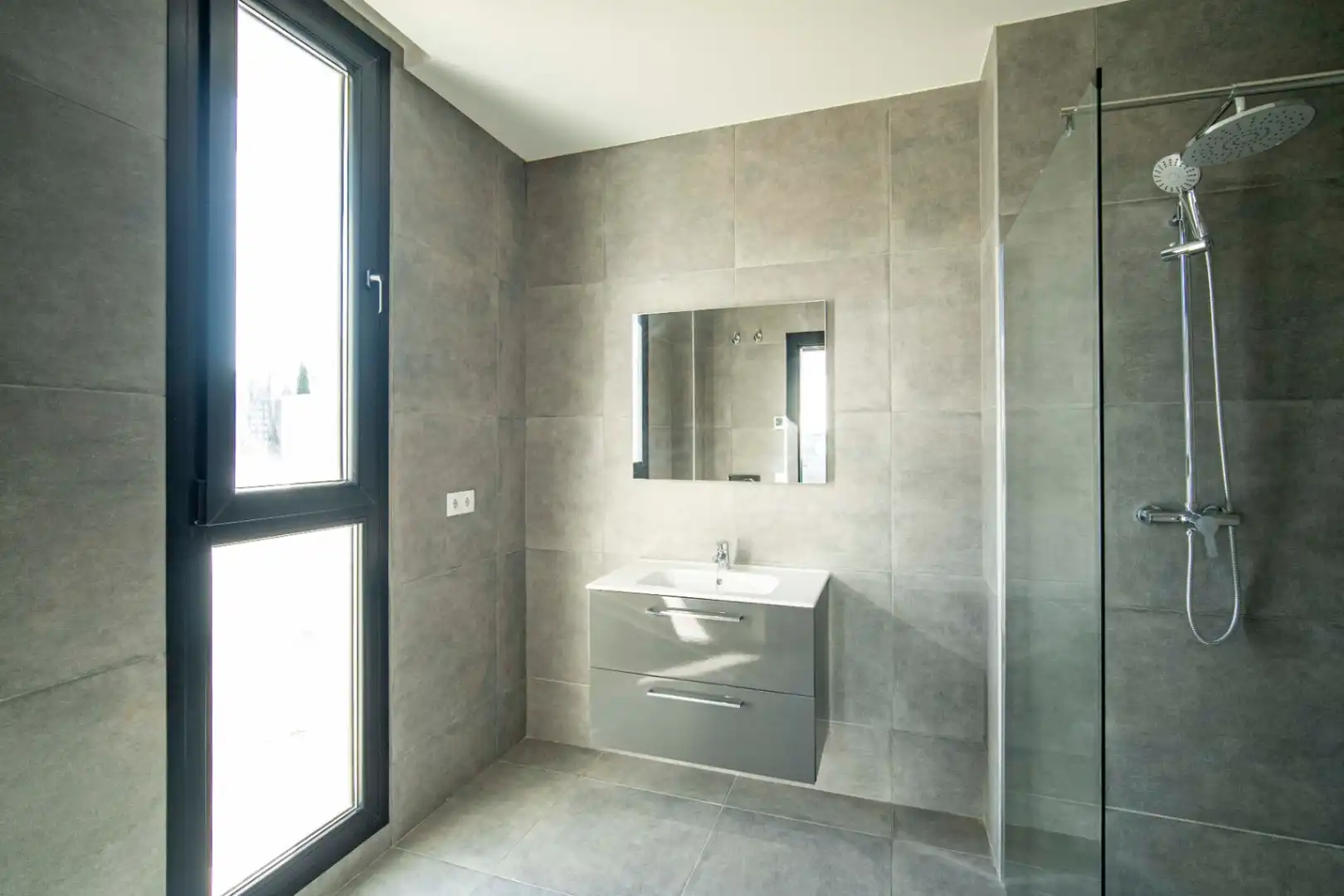 Baño de Casa o chalet en venta en L'Alfàs del Pi con Aire acondicionado, Calefacción y Jardín privado