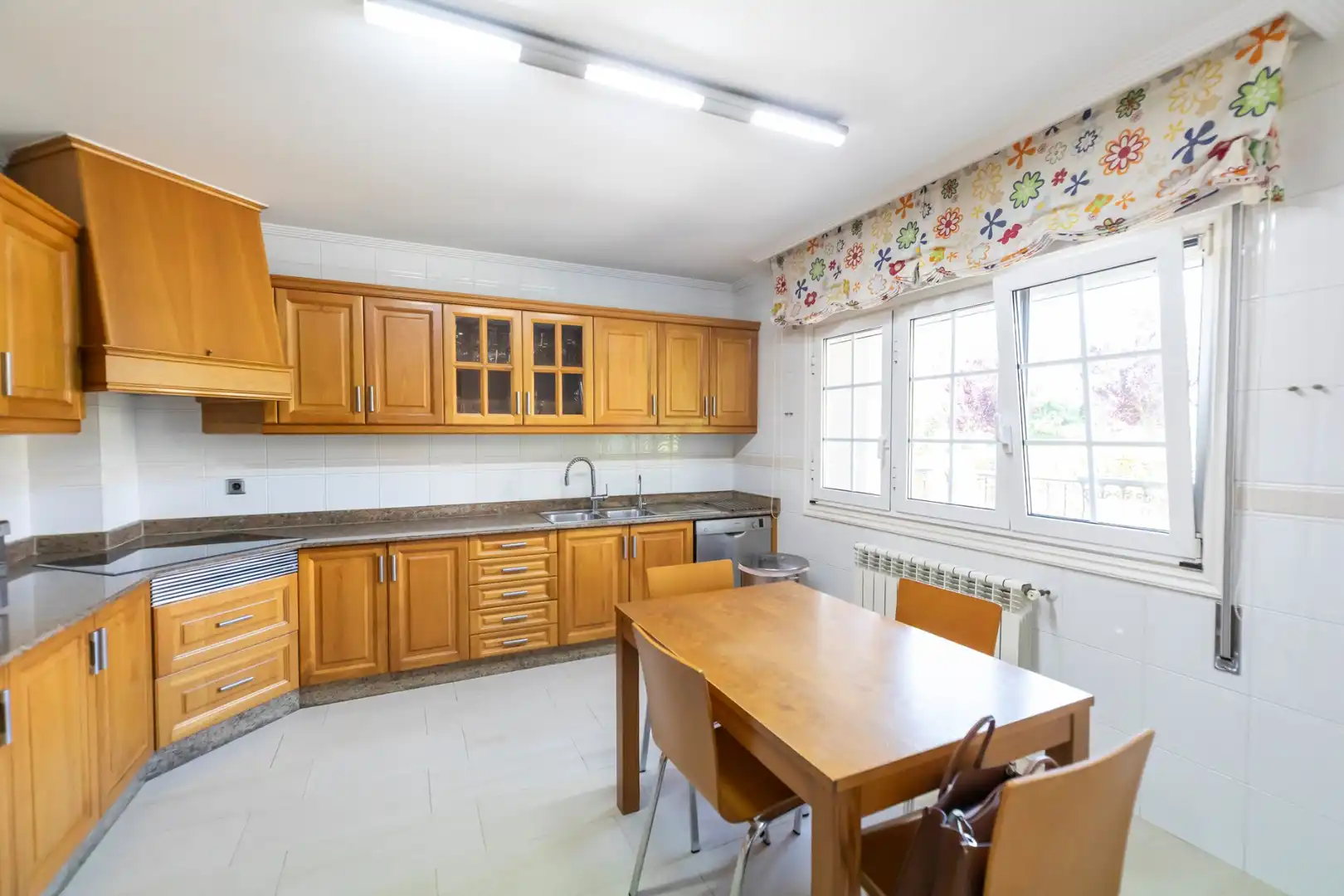 Küche von Haus oder Chalet zum Verkauf in Oleiros mit Heizung, Privatgarten und Terrasse