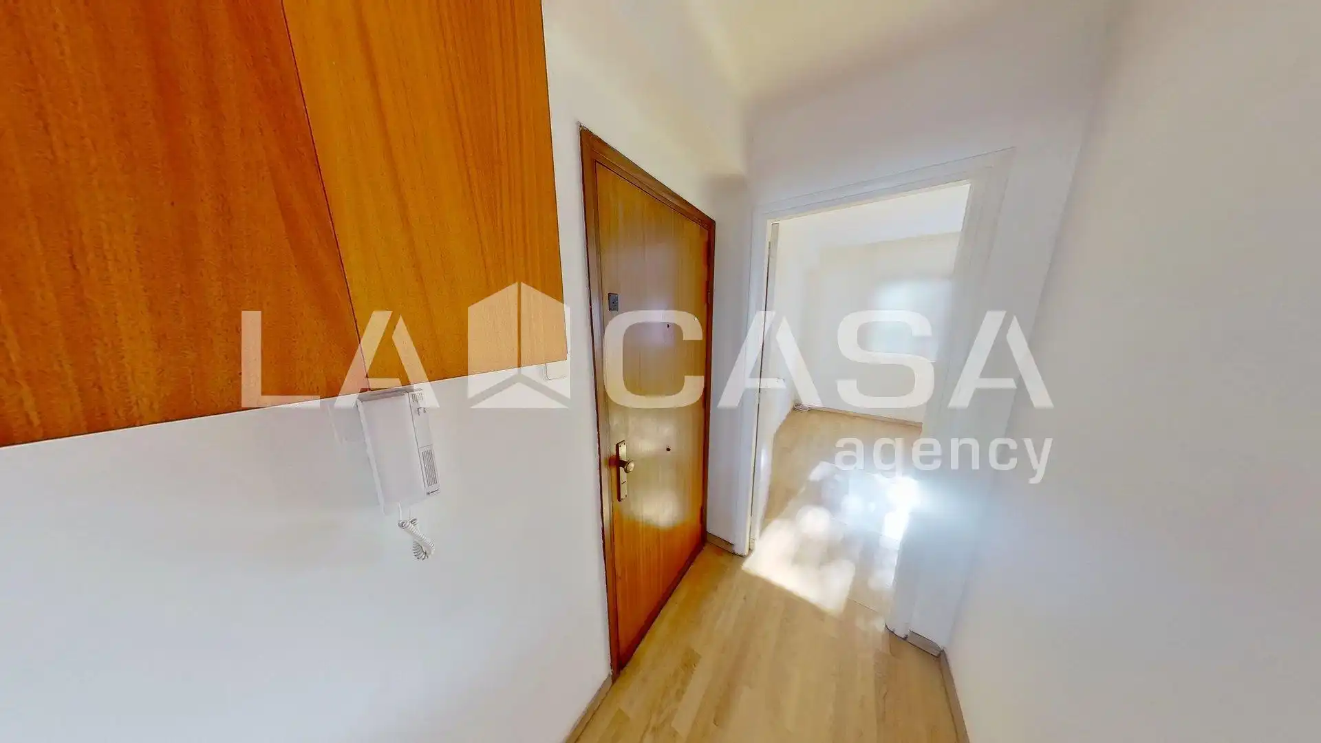 Wohnung zum Verkauf in Barcelona mit Balkon