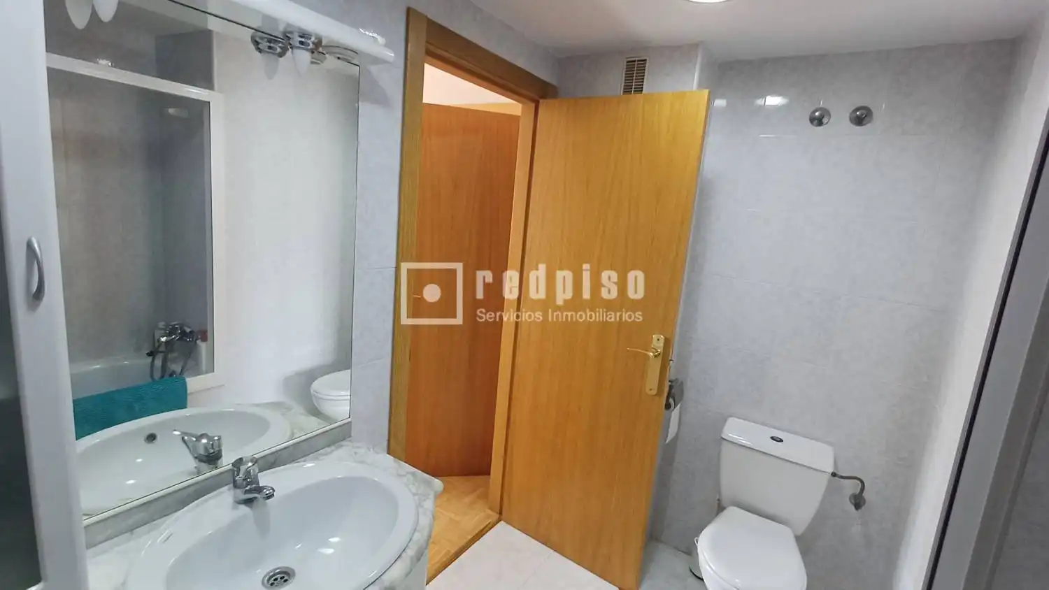 Baño de Piso en venta en Madrid con Calefacción, Parquet y Trastero