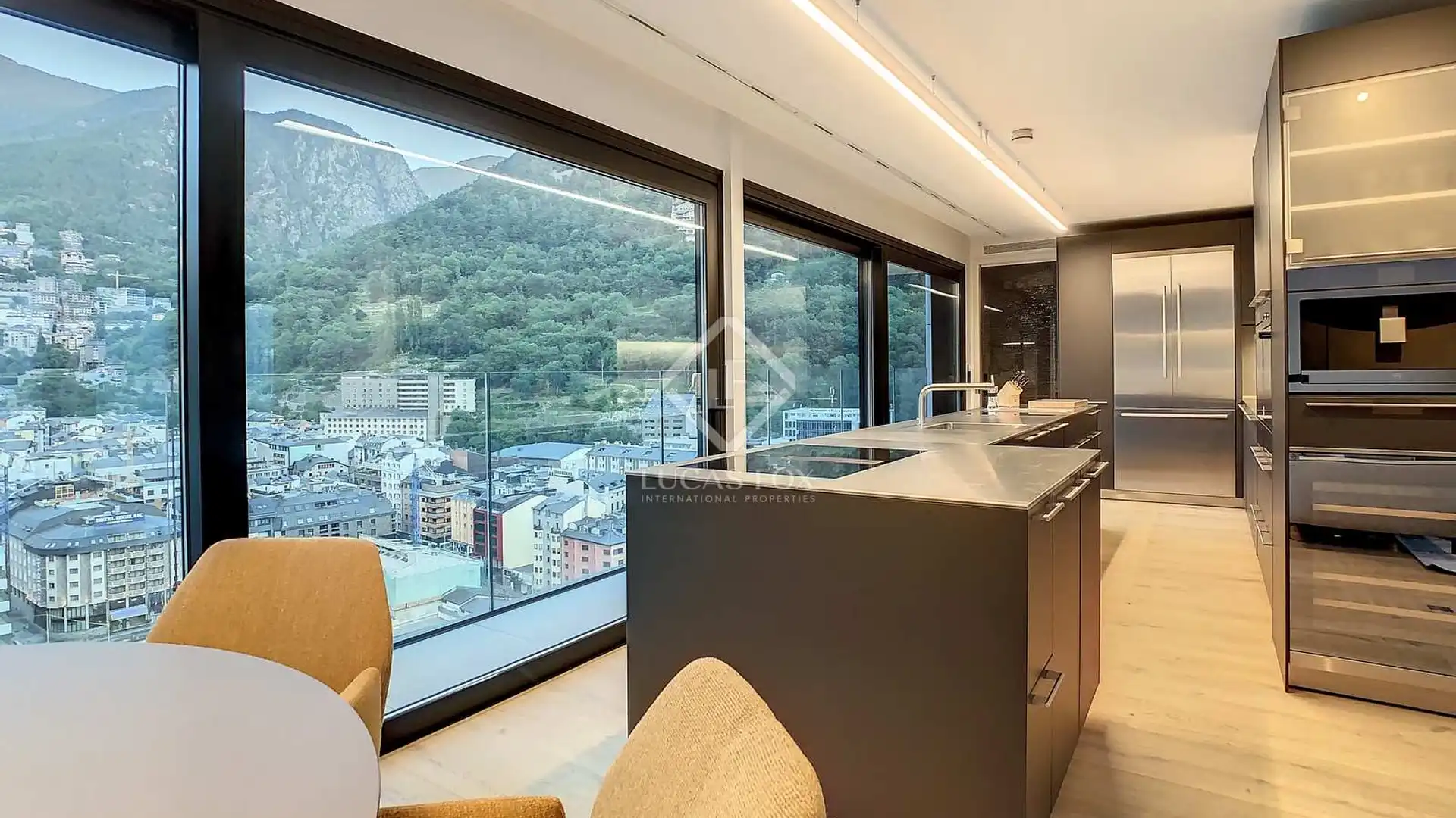 Küche von Dachboden zum Verkauf in Escaldes – Engordany mit Klimaanlage, Heizung und Terrasse